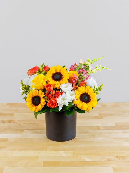 カシニョール 、【BUNCH OF FLOWERS IN MEADOW】 Beautiful Wild Flowers In A Meadow Stock Photo - Download